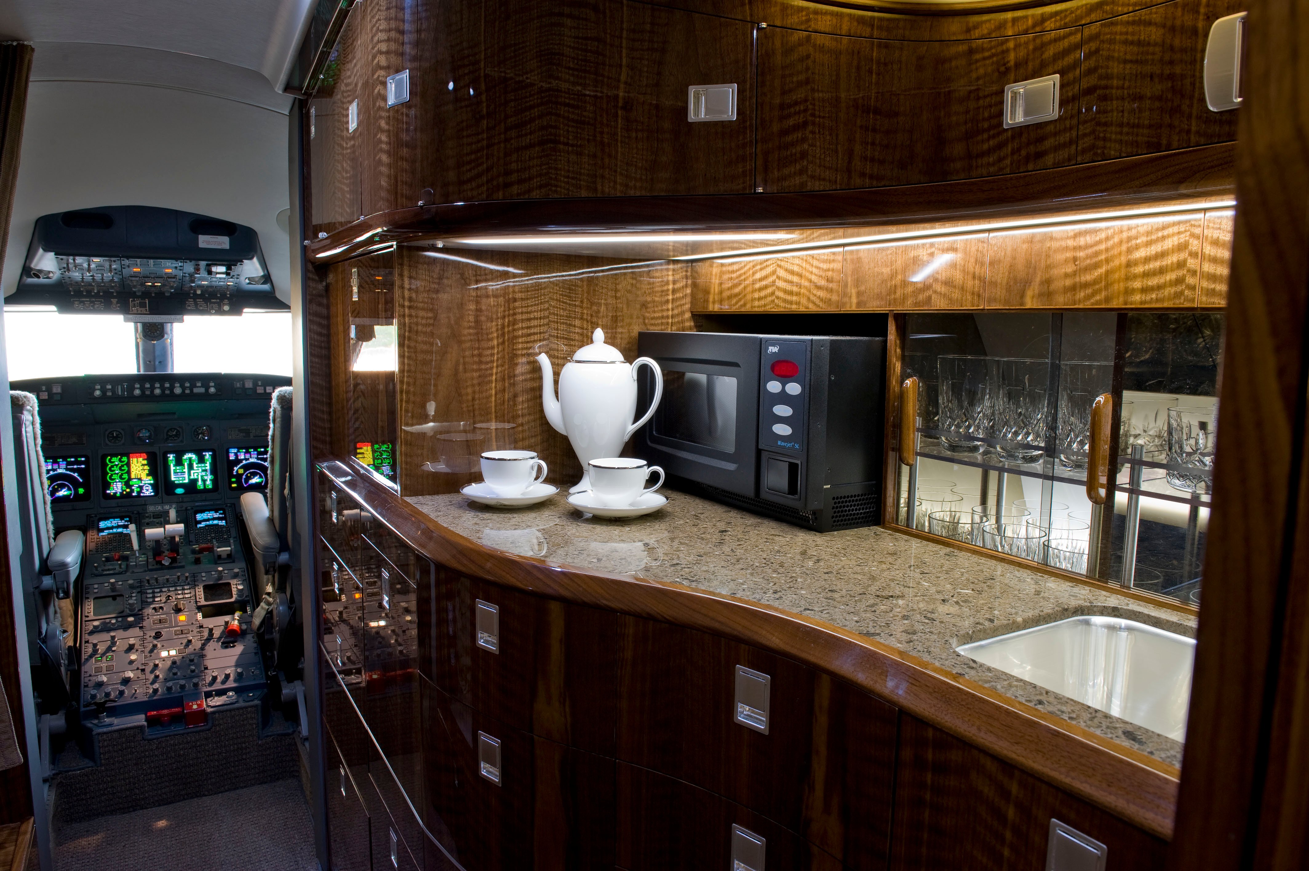 Challanger Interior shots 017 (1)